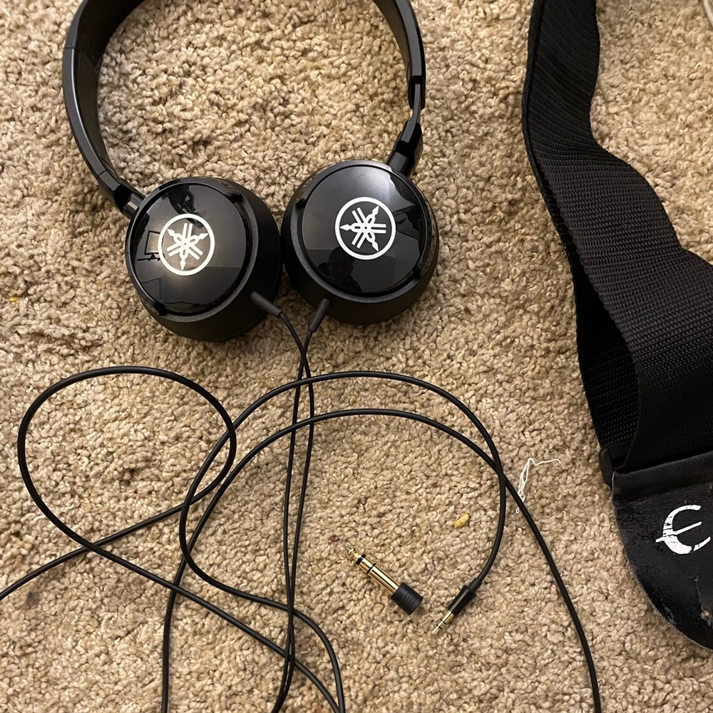 Yamaha headphones with removable jack - Picture 2 of 3